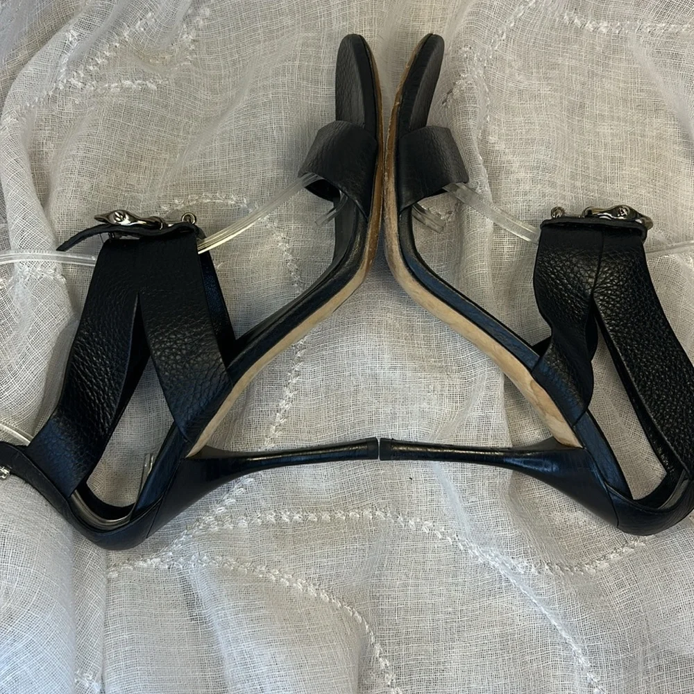 Gucci Elegant Black Stiletto Sandals with buckle - Picture 10 of 16